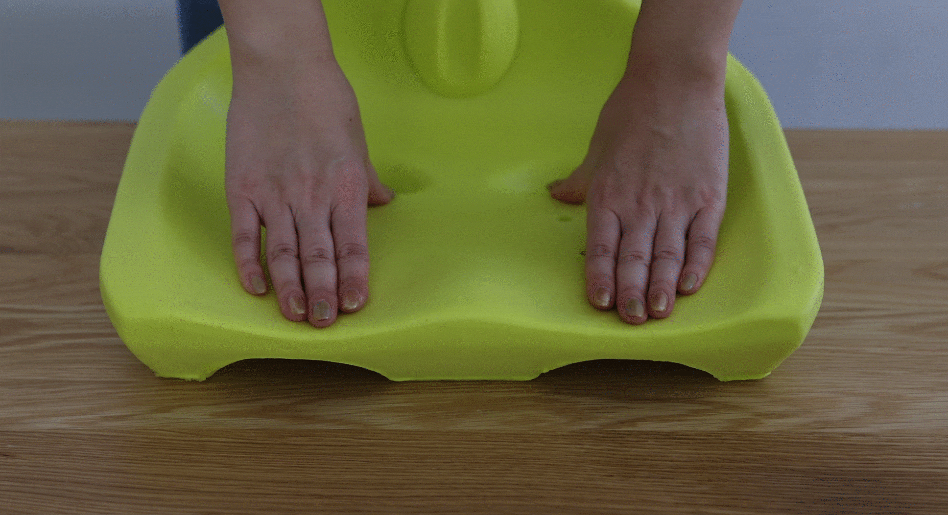 計算された心地よい硬さで体にフィット！5才～12才を目安にご使用いただけます。